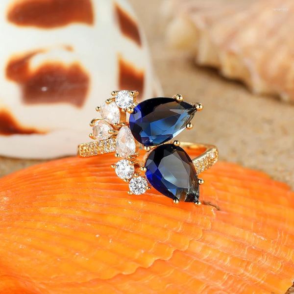 Anéis de cluster Pear Cut Royal Blue Stone Teardrop Zircon Noivado para Mulheres Antique Gold Color Water Drop Casamento Bandas Dedo Jóias