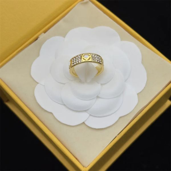 Designer Mulheres Mens Anel Cheio de Diamantes Anéis Titânio Aço Prata Ouro Amor Anéis Luxo Jóias Casais Anéis Presente de Casamento Senhoras Patty 2311245D