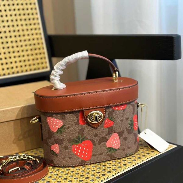 Yeni çilek kozmetik çanta coabag tasarımcısı çanta tuvalet çantası kozmetik makyaj çanta kılıfları kadınlar lüksler çanta omuz tote çanta debriyaj çanta cüzdanları