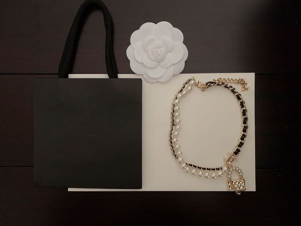 2023 Luxus-Design neue schwarze Leder-Perlentaschen-Halskette im Einklang mit ZP-Material-Damenmode-Halskette