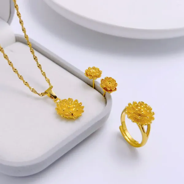 Collana Orecchini Set Placcato Oro Giallo Per Donna Anelli Con Ciondoli A Fiore 3 Pezzi Accessori Alla Moda Regali Per Feste Bijoux