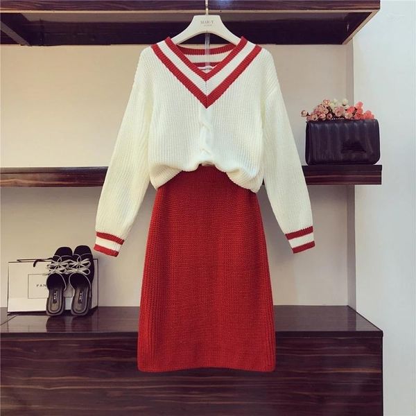 Abiti da lavoro Autunno Inverno Abiti di maglione larghi con gonne Set da due pezzi Pullover con scollo a V alla moda da donna e abito con gonna in maglia rossa