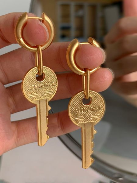 Mattgold übertriebene Schlüsselohrstecker einzigartig geformte Buchstaben der Marke B Anhänger Logo glänzend nicht verblassen Kronleuchter Ohrringe Designer Schmuck HABBE5 --01