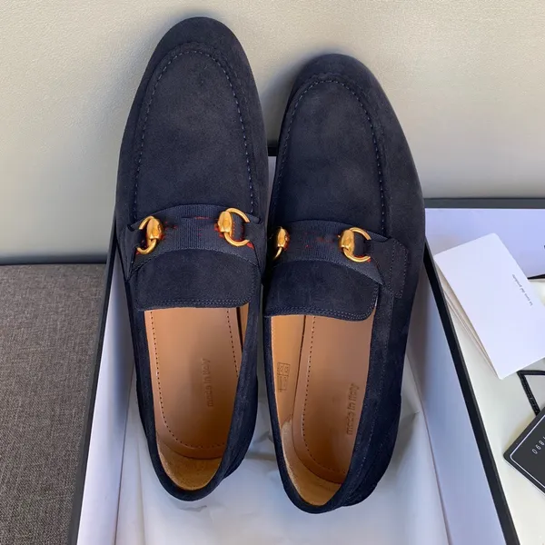 32 Model Erkek Ayakkabı Resmi Tasarımcı Elbise Ayakkabı Siyah Patent Deri Ayakkabıları Erkekler Slip On Point Toe Toe İş Gündelik Ayakkabı Erkekler İçin Düğün Partisi Ofis