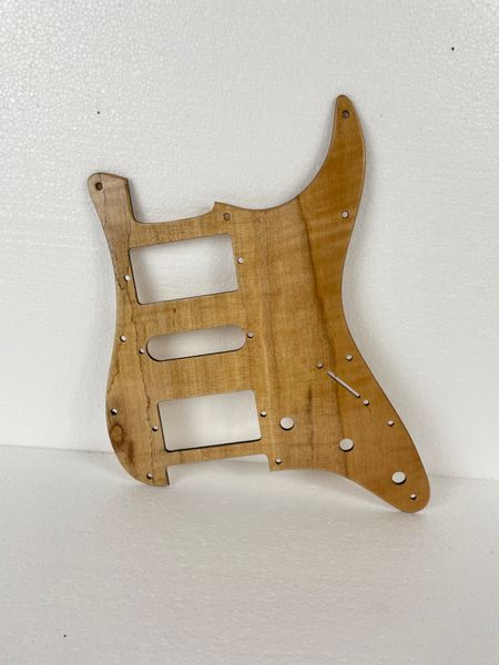 Atualizar e carregar a placa de guarda de madeira da guitarra elétrica hsh