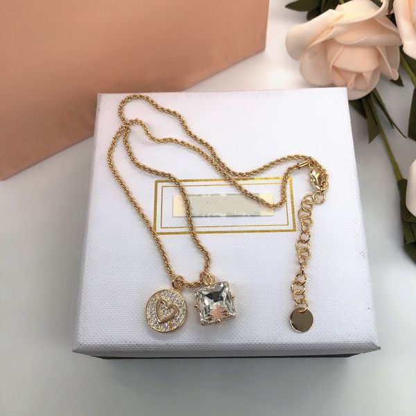 Collana con ciondolo da donna europea e americana di alta qualità, disco d'amore con accessori per catena a maglia quadrata diamantata femminile