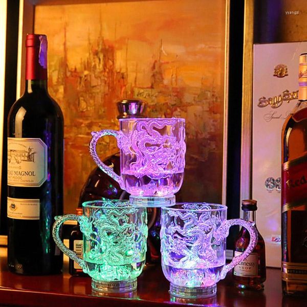 Tigelas led flash flash Magic cor troca de dragão copo de vidro de vidro de vidro de bebida cerveja para bar tem tema romântico Glow Drinkware