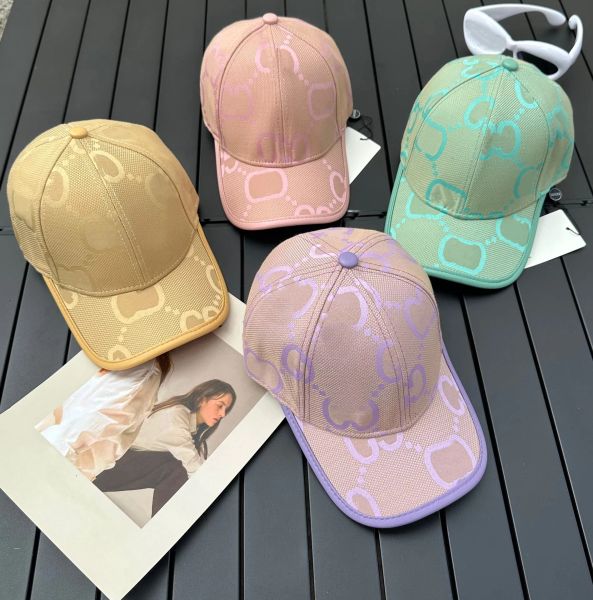 Tasarımcılar beyzbol şapkaları Luxurys beyzbol şapkası düz renk mektup dil şapkaları Yan logo spor mizaç yüz çift rahat seyahat güneşlik şapkası çok güzel