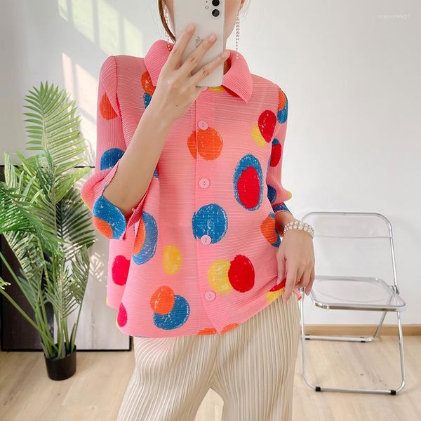 Damenjacken Miyake Designer-Damen-Plissee-Strickjacke mit Polka-Punkten, Frühling und Sommer, französisches Nischenhemd, bedrucktes Oberteil, kurzer Mantel, dünn