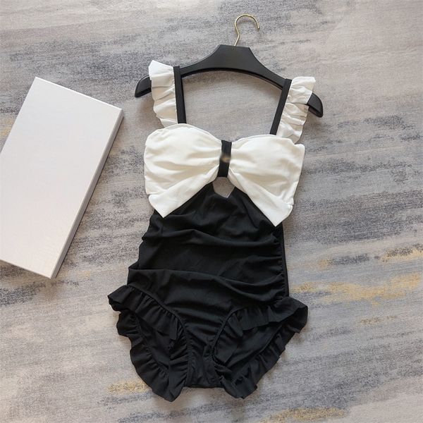 Costumi da bagno di design di lusso C Set Bikini da donna Elegante e carino Costume da bagno intero classico in bianco e nero da principessa