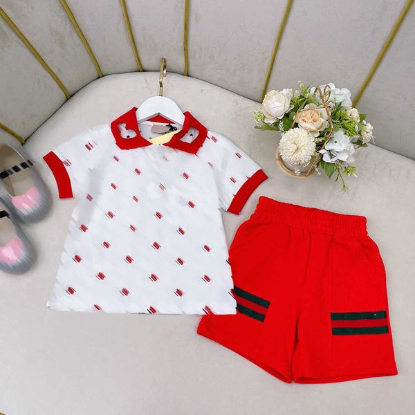 23SS Bebek Set Çocuk Setleri Çocuk Tasarımcı Giysileri Boy Lapel Out Out Aşk Yolu Mektup Yıldız Baskı Kısa Kollu T-Shirt Şerit Ekleme Şortları Takım Bebek Giysileri