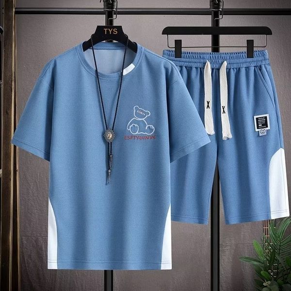 Tute da uomo Waffle coreano Abito corto da uomo Tendenza estiva Orso divertente Abito bianco Abbigliamento uomo casual Girocollo T-shirt Pantaloncini Set due pezzi 230424