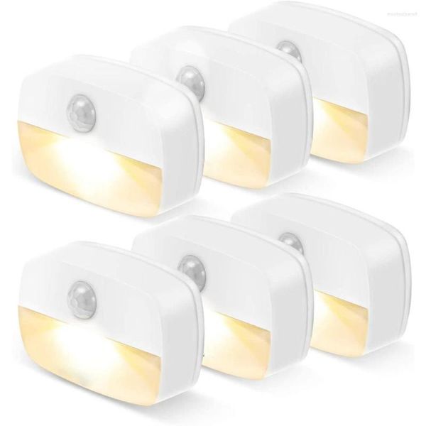 Luci notturne Sensore di movimento Luce adesiva Armadio a batteria per WC Bagno Camera da letto Corridoio Lampada per scale