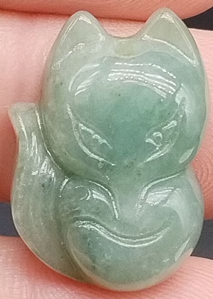 Zertifizierter, 100 % natürlicher, lavendelgrüner Burma-Anhänger aus geschnitztem Fuchs-Jade aus Jade