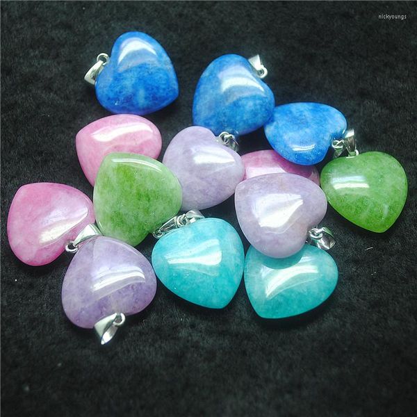 Charms 6PCS Natural Blue Jade Stone Pendenti Dimensione 25MM Bella forma di cuore per gioielli moda donna Design Accessori Nave libera