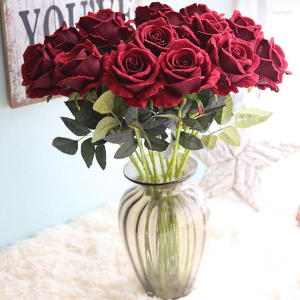 Flores decorativas 6pcs Ramo artificial romântico Rosa vermelha Rosa em casa Mesa de casamento Arranjo de buquê longo Folha de seda falsa Folha verde
