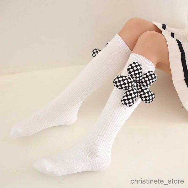 Çocuk Sockks Girl 3D Süper Büyük Çiçek Çorapları Retro Geometrik Siyah Beyaz Izgara Uzun Çoraplar Bebek Çocuk Prensesi Diz Yüksek Çorap R231125