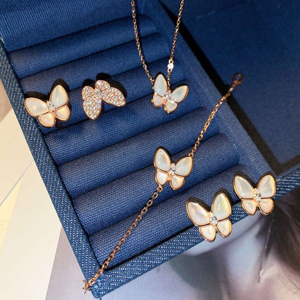 Pulseiras clássicas de luxoSeiko Rose Gold Pure Silver White Fritillaria Butterfly Colar feminino leve pequeno e popular colar de alto sentido