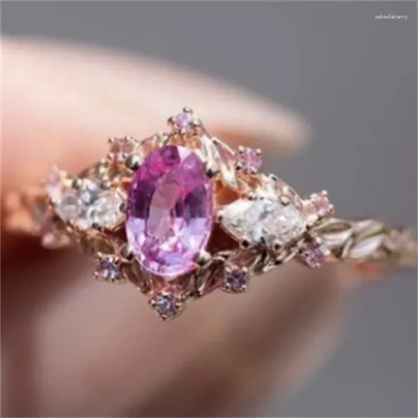 Fedi nuziali Splendido anello di fidanzamento color oro rosa rotondo per le donne Moda anello nuziale con pietre zirconi rosa