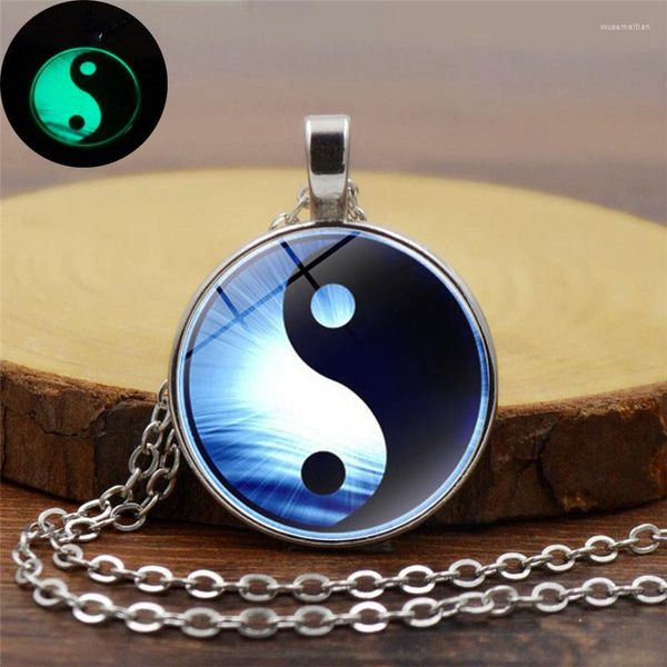 Anhänger Halsketten Frauen Männer Klassische leuchtende Glaslegierung Halskette Schmuck Yin Yang Acht Trigramme Leuchtende Accessoires