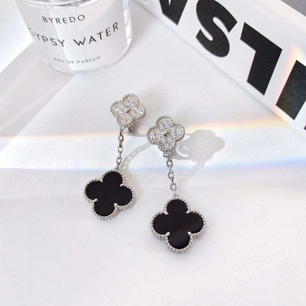 Trevo de quatro folhas luxo designer jóiasquatro grama duas flores cheio diamante preto ágata brincos com panda s prata precisão edição