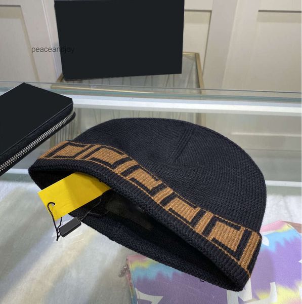 Designers de luxo chapéu homens e mulheres mesma cor splice moda beanie boné todos os dias casual versátil atraente personalidade variedade de cores para viagens muito agradável 123