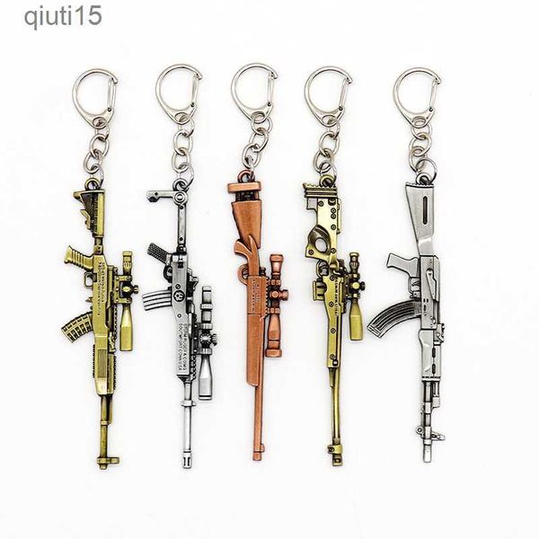 Figuras dos desenhos animados 10cm PUBG Arma Rifle Akm liga de liga de liga Ak47 Toys Gun Keychains Llavers Chaveiro SleutelHanger CF KEY RINGS GORES T230425