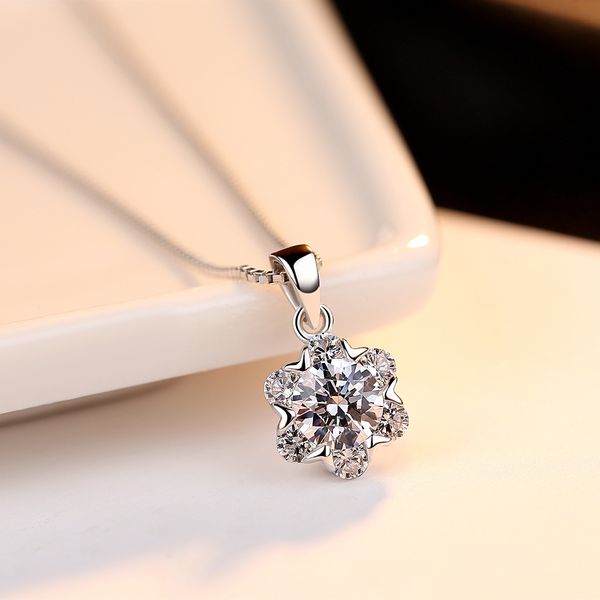 Charming Zircon Flower S925 Colar de pingente de prata Mulheres européias Retro brilhante colar de zircão de zircão requintado Cadeia Feminina Estrelas Mesmo Estilo