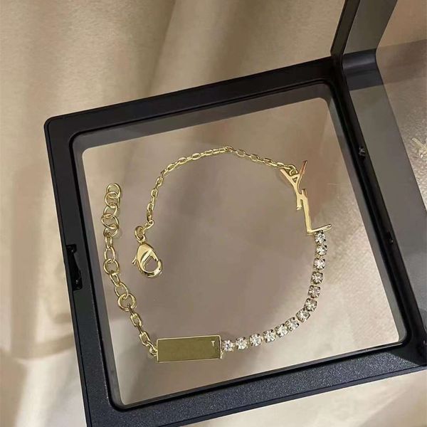 Luxus Designer Schmuck Anhänger Halsketten Hochzeit Kristall Armbänder Schmuck Kette Marke Einfache Brief Frauen Ornamente Gold Halskette