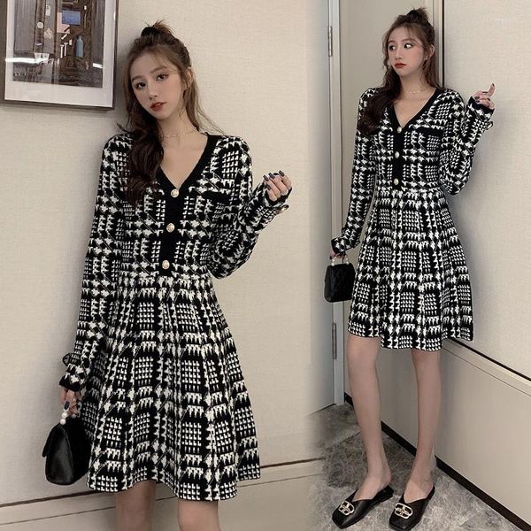 Vestidos casuais Plus Tamanho O outono feminino e o inverno pequeno e o vento de fragrância era fino de gola em V Houndstooth High Sweater de malha