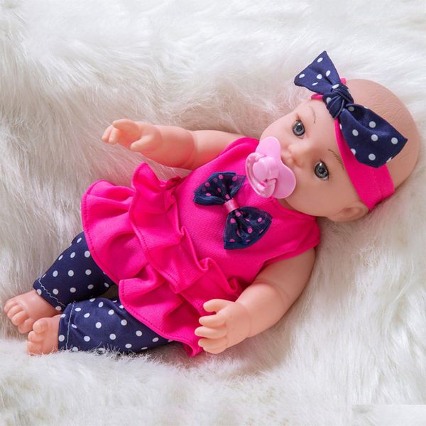 Куклы 1 комплект Simated Baby Soft Sile Body Dressing Cloth Doll Реалистичная игрушка для родителей для детей, образование 230426 Прямая доставка Dhznb