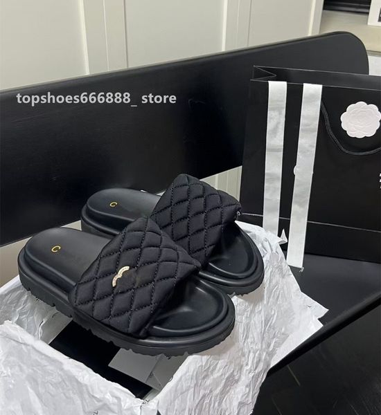 2023 Männer Frauen Sommerschuhe Luxusdesigner Sandals Mode Stülle Paare Slide Brands Flip-Flops gesteppte Kanal Casual Shoes Sapatos Sapatos