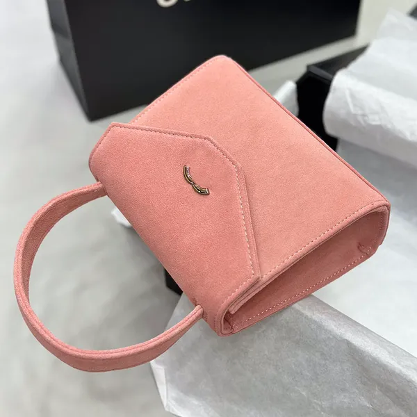 Borsa quadrata in pelle scamosciata rosa da donna di design con manico semicircolare Patta trapezoidale Hardware in metallo argentato 17 cm Borsa per cosmetici di lusso bella principessa Tote Portamonete