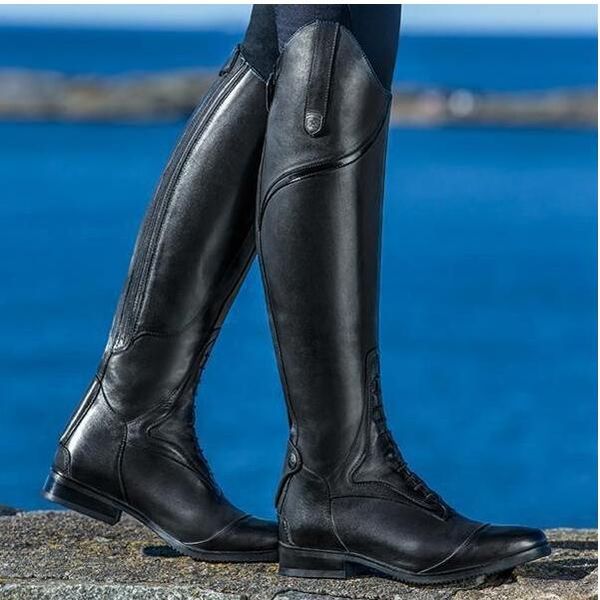 2023 Stivali firmati Autunno/Inverno Cavaliere Stock Sopra il ginocchio Scarpe adesive Punta rotonda Capelli artificiali Cavaliere DONNA Stivali neri