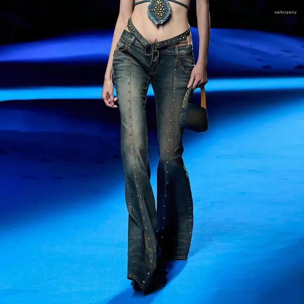 Jeans da donna Street Retro Pantaloni in denim aderenti da donna con borchie svasati neri con cintura elastica lunga fino al pavimento Y2K da donna Streetwear