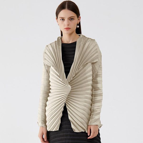 Giacche da donna Miyake Designer Donna Inverno Cappotto di personalità scozzese pieghettato fatto a mano Stile coreano Lana a maniche lunghe sottile allentata