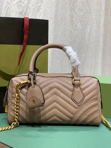 2023 Designer de moda bolsa de alta qualidade couro acolchoado em forma de V com acessórios em tom dourado antigo alça de corrente destacável alça de ombro de couro G746319 5A