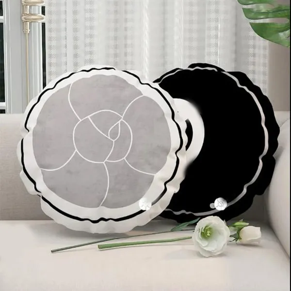 Mode Wurfkissen Kissenbeutel New Camellia Flower Kissen Nackenplüsch Auto Bett Wohnzimmer Sofa Runde Kissen Quilt Dual Use Kissenbezug