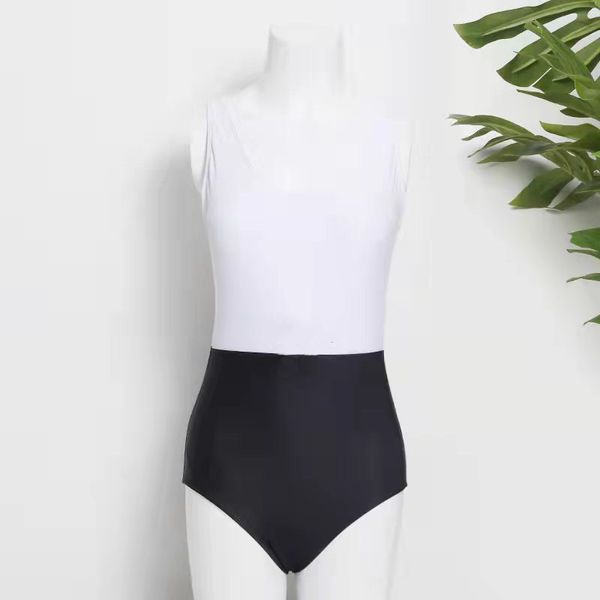 Высококачественные модные женские дизайнерские бикини купальные костюмы черная белая сплайсинга соединенное подключенное купание женщина сексуальное горячее остров