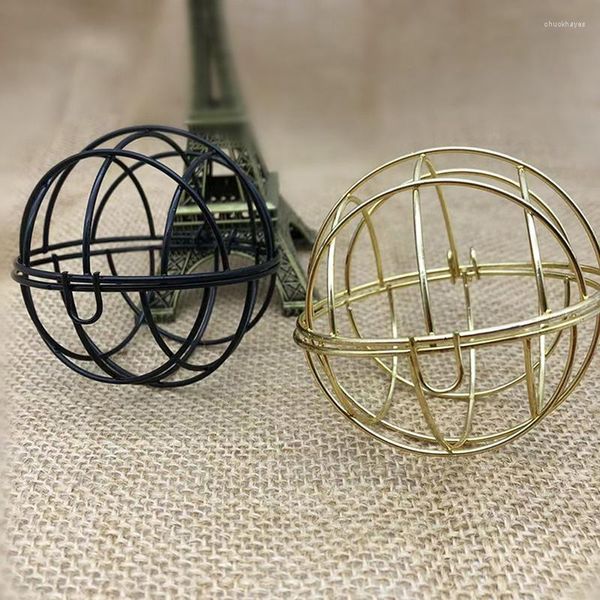 Confezione regalo Golden Hollow Bird Cage Round Ball Candy Box Mini Vintage Wedding Baby Shower Favor Alimentatore all'aperto