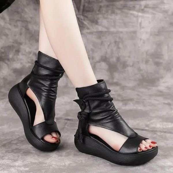 Sandálias 2023 Moda Ladies Hollow-out Gladiator Sapatos planos abertos de couro pu PU Zipper de verão Botas Cool