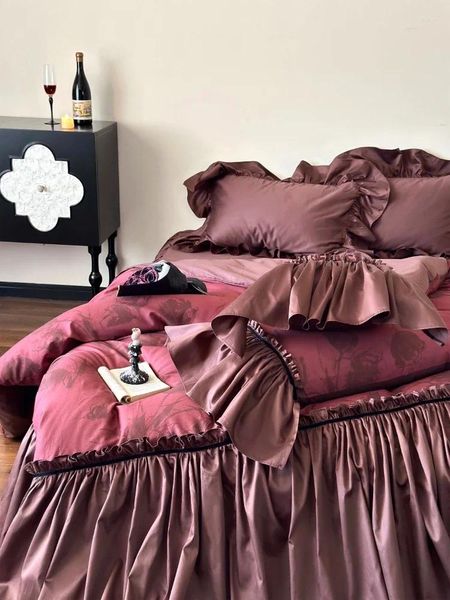 Set di biancheria da letto in cotone a quattro pezzi di alta qualità retrò caffè rosso floreale copripiumino per la casa francese romantico spazzolato addensato caldo 1,8 m