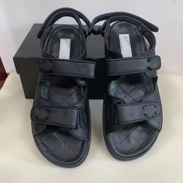 Kadınlar Chanelshoes Sandalet Kapitone Yaz Tasarımcısı Sandles Ayakkabı Platformu Daireler Düşük Topuk Kama Ayak Bileği Strap Plajda Sandal Kayma Shose Flip Flop