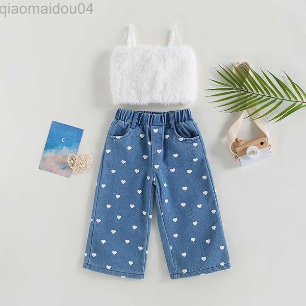 Kleidungssets Mädchen Kinder Sommerkleidungsset ärmellose Träger pelzige Oberteile + elastische Taille Herzdruck Jeanshose Prinzessin Outfit AA230426