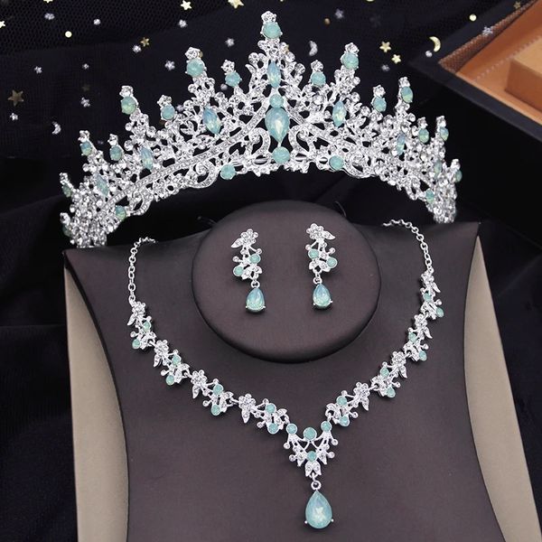 Collane di perline Principessa Regina Corona nuziale Set di gioielli da sposa con tiara Fiore Girocollo Collana Orecchini Set Accessori per costumi da sposa 231124
