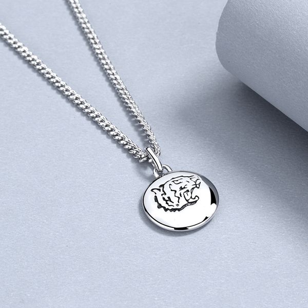 Designers S925 Sterling Silber Love Fearless Vintage Tigerkopf runder Anhänger Schlüsselbeinkette Männer und Frauen Paare Absatz Persönlichkeit Hundred Match Halskette