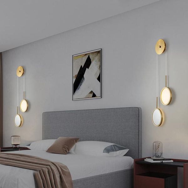 Настенная лампа постмодернистская творческая гостиная фон легкая спальня для спальни кровать зеркало