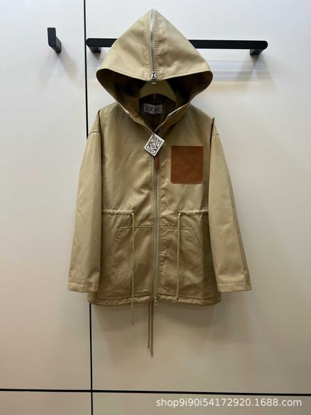 Cappello da cappotto giacca a vento con cappuccio e coulisse in vita con logo classico pre-autunno con design a scialle aperto