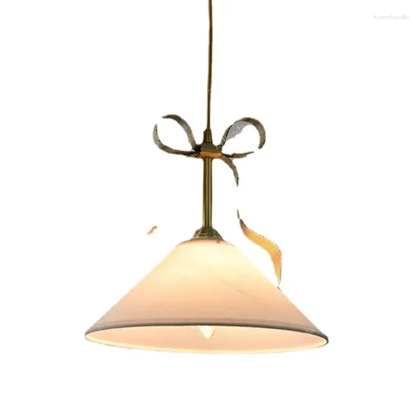 Подвесные светильники Французский свет Роскошная медная люстра Простая бабочка Креативный ресторанный светильник Прикроватный маленький