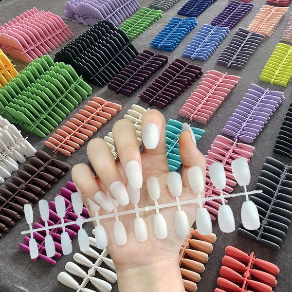 False chiodi 24pcs colorati corti strip opachi smerigliati Ballet Pressa su punte per le unghie artificiali artificiali false 230425